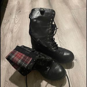 Boots - size 7